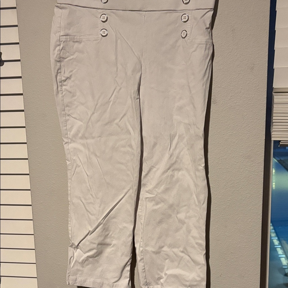 89th & Madison Women's White Capris